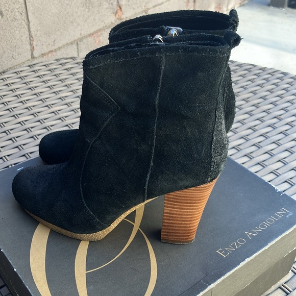 Enzo Angiolini suede boots/w side zippers, small rubber platform. Comfortable! - Picture 3 of 11